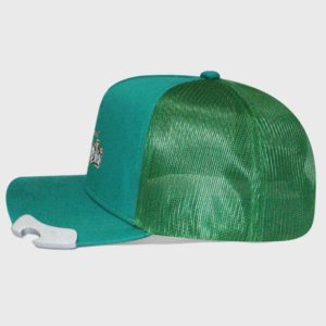 Boné com abridor de garrafas - Lateral