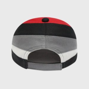 Boné preto com recorte na copa e aba - Traseiro