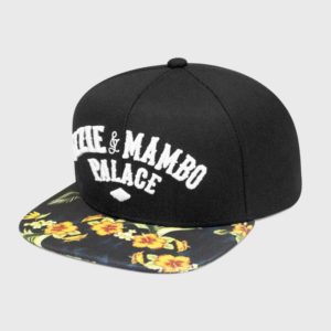 Boné com aba reta floral - Perfil