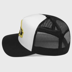 Boné trucker com bordado dourado - Lateral