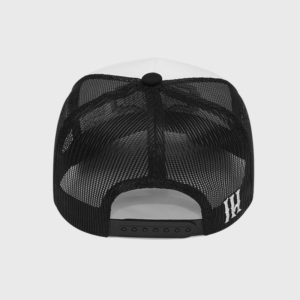 Boné trucker com bordado dourado - Traseiro